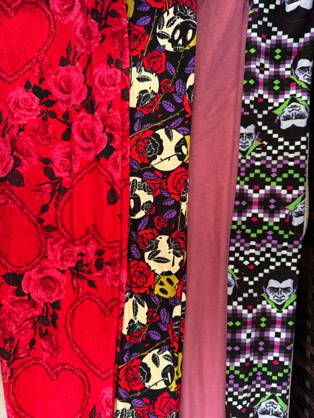 Y💐LuLaRoe 4 Holiday Leggings- Valentines Day & Halloween OS